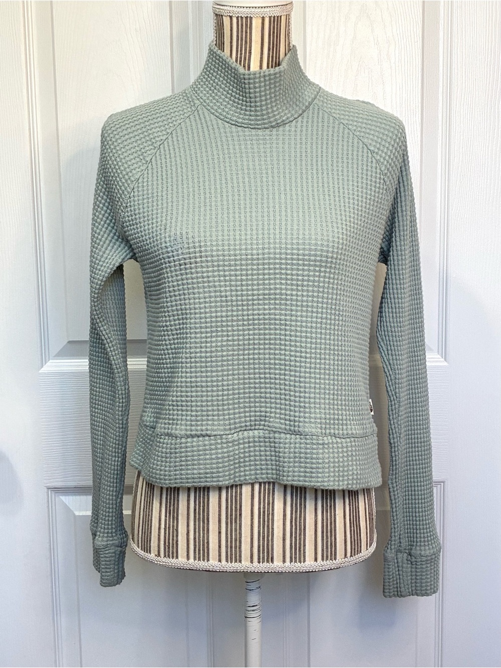 The North Face Chabot Sweater Womens XS Sage Green Waffle Knit Cropped Cozy